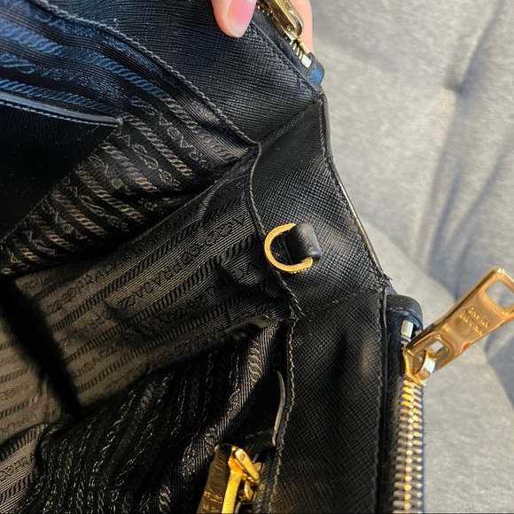 Prada Black Galleria Saffiano leather Large Hangbag |Men | Women - Picture 7 of 16